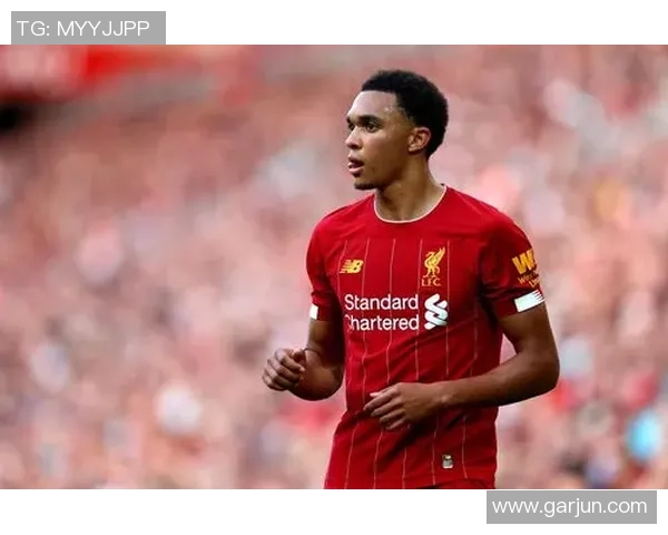 足球球星场边憋笑瞬间全场欢乐氛围瞬间被点燃