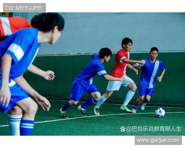 足球球星男小女携手演绎绿茵梦想温情故事 足球球星男小女携手演绎绿茵梦想温情故事